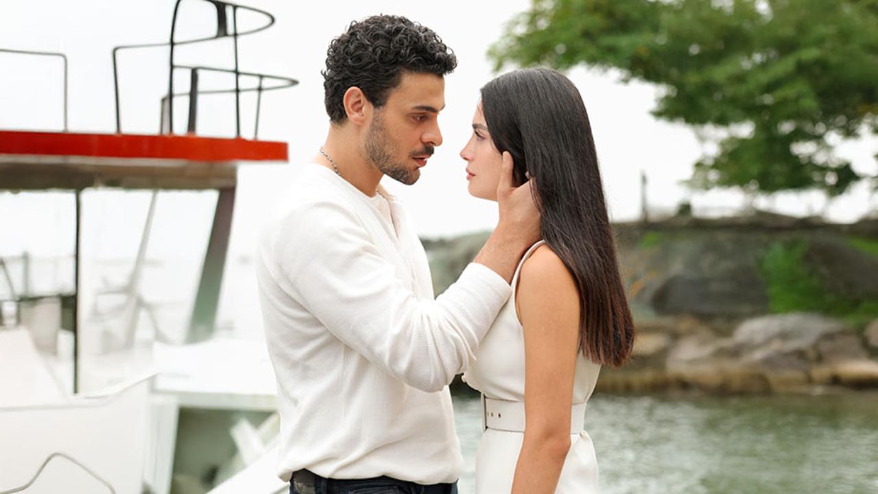 مسلسل عيناك كالبحر الاسود الحلقة 17 السابعة عشر مترجمة